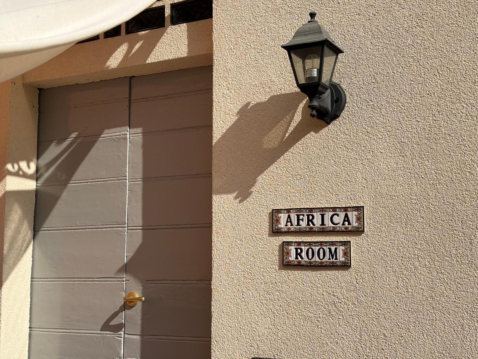 Friendly Africa Room Como Center Екстер'єр фото